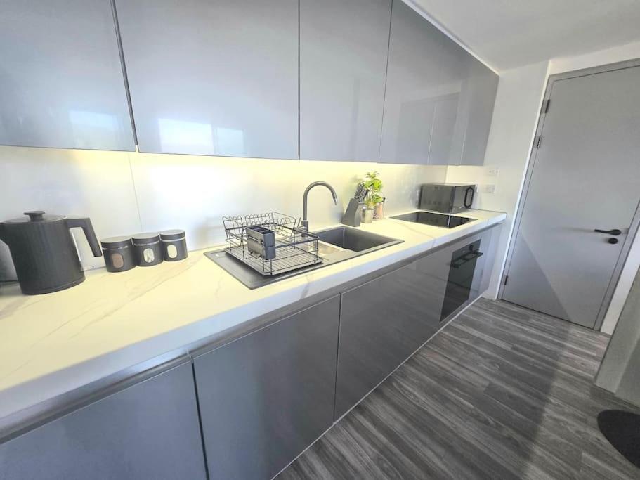 Апартаменты Modern Duplex Penthouse Panoramic Views & Parking Брадфорд Экстерьер фото
