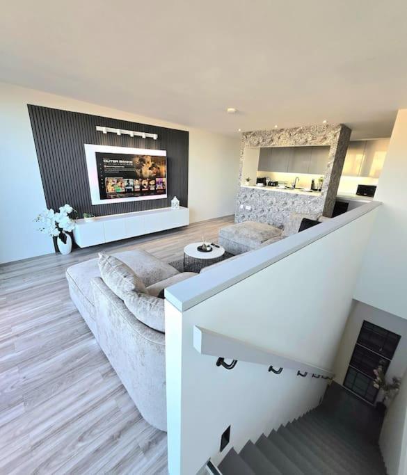 Апартаменты Modern Duplex Penthouse Panoramic Views & Parking Брадфорд Экстерьер фото